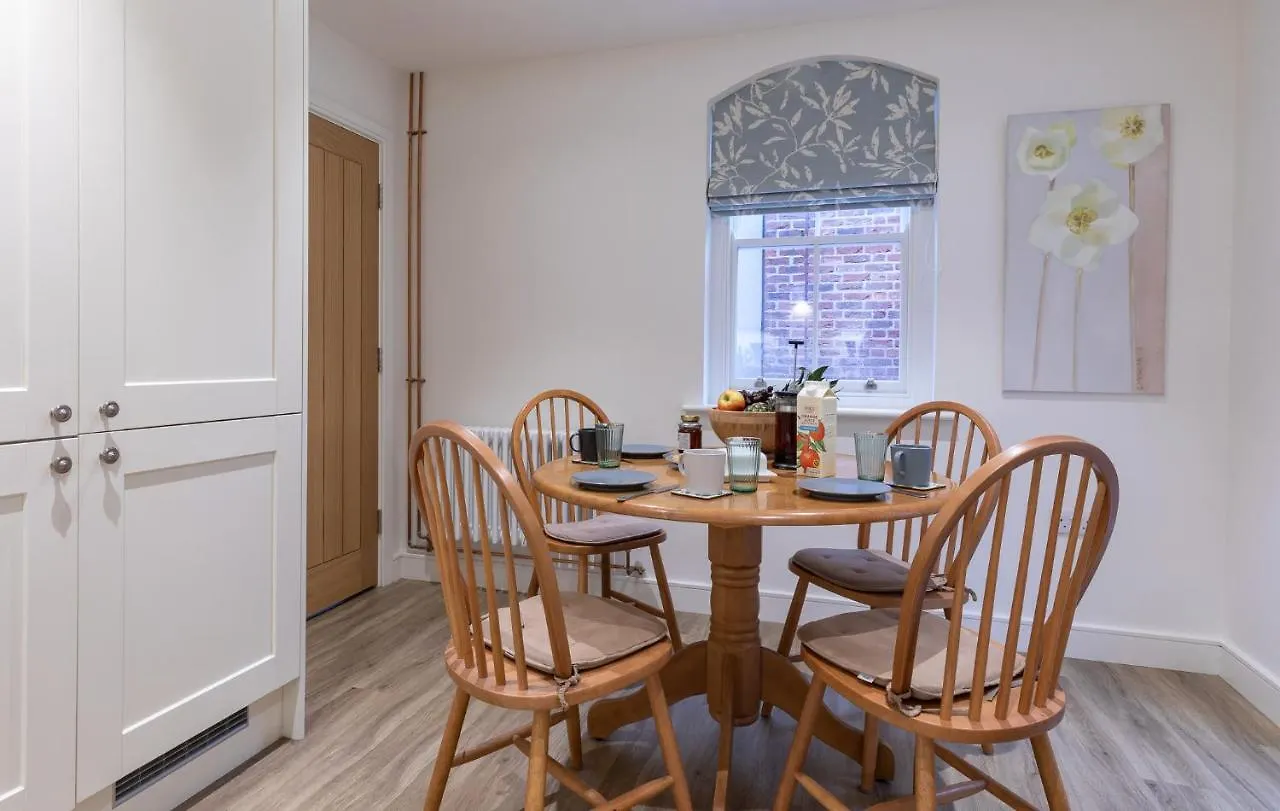 Trinity Cottage, York 0*,